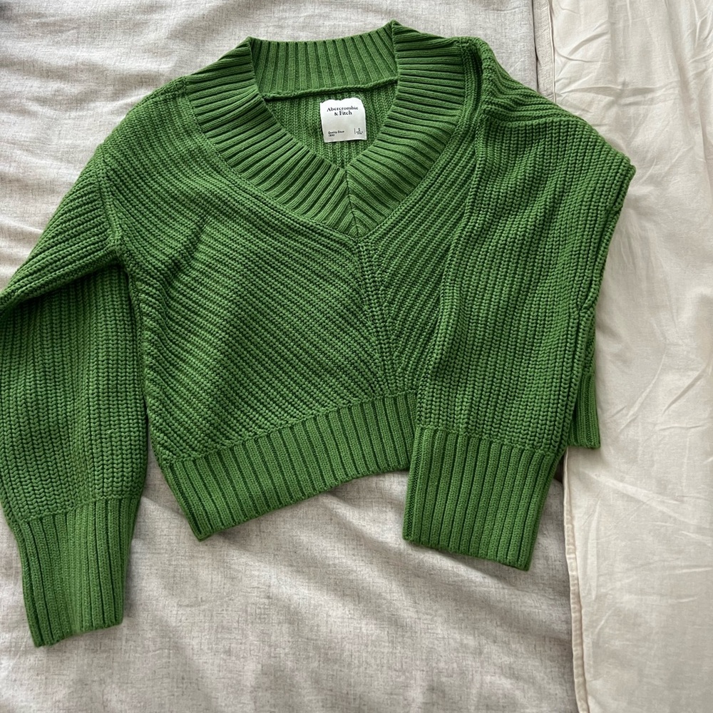 Abercrombie sweater - BRAND NEW / NEVER WORN. perfect for fall!